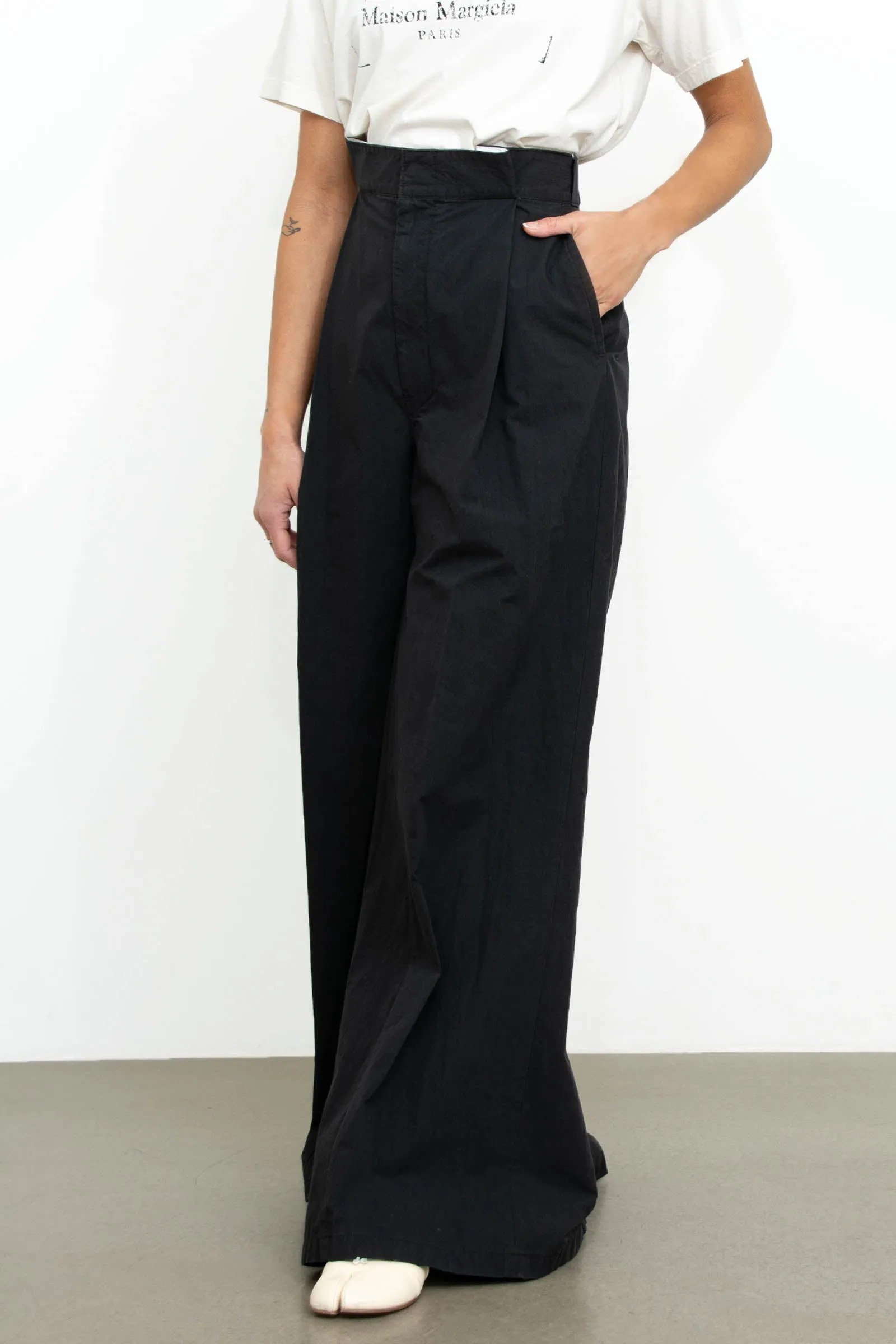Wide-leg trousers