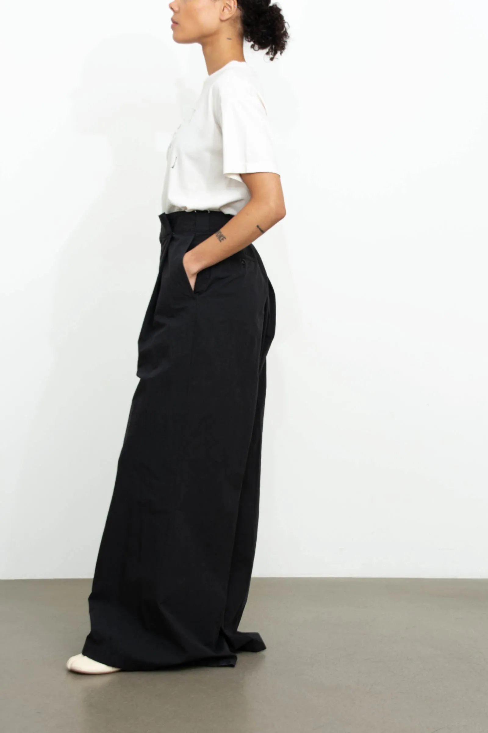 Wide-leg trousers